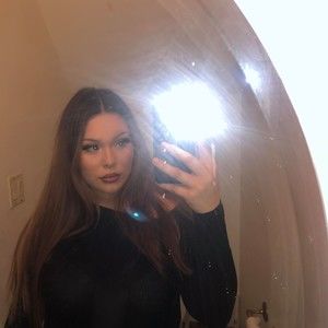 Meet your Posher, Alexia